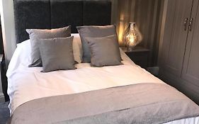 Lil'S On The Waterfront